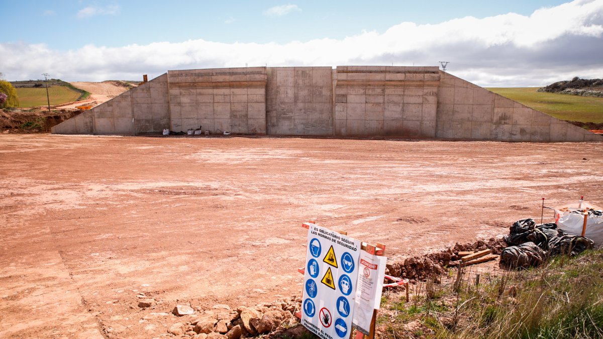 Una de las construcciones del tramo Fuensaúco-Villar del Campo de la A-15.