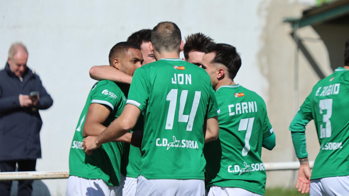 Celebración de uno de los goles del San José.