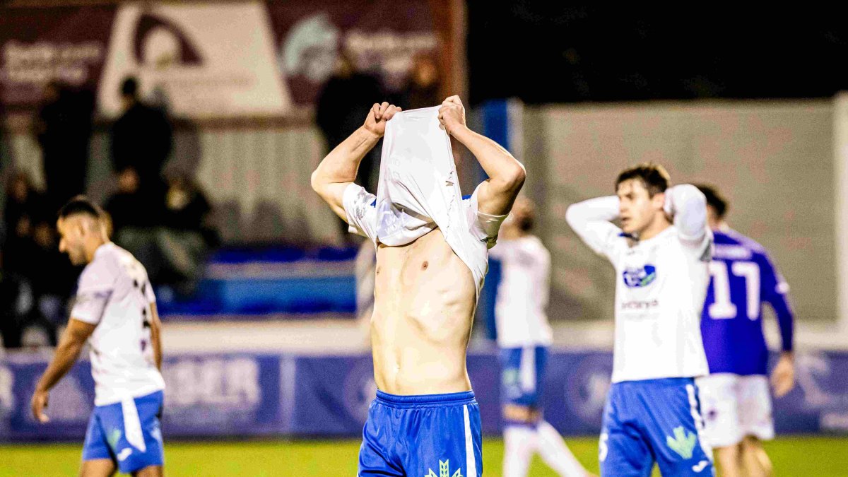 El Almazán se vino abajo en la segunda parte del partido en la Nueva Balastera.