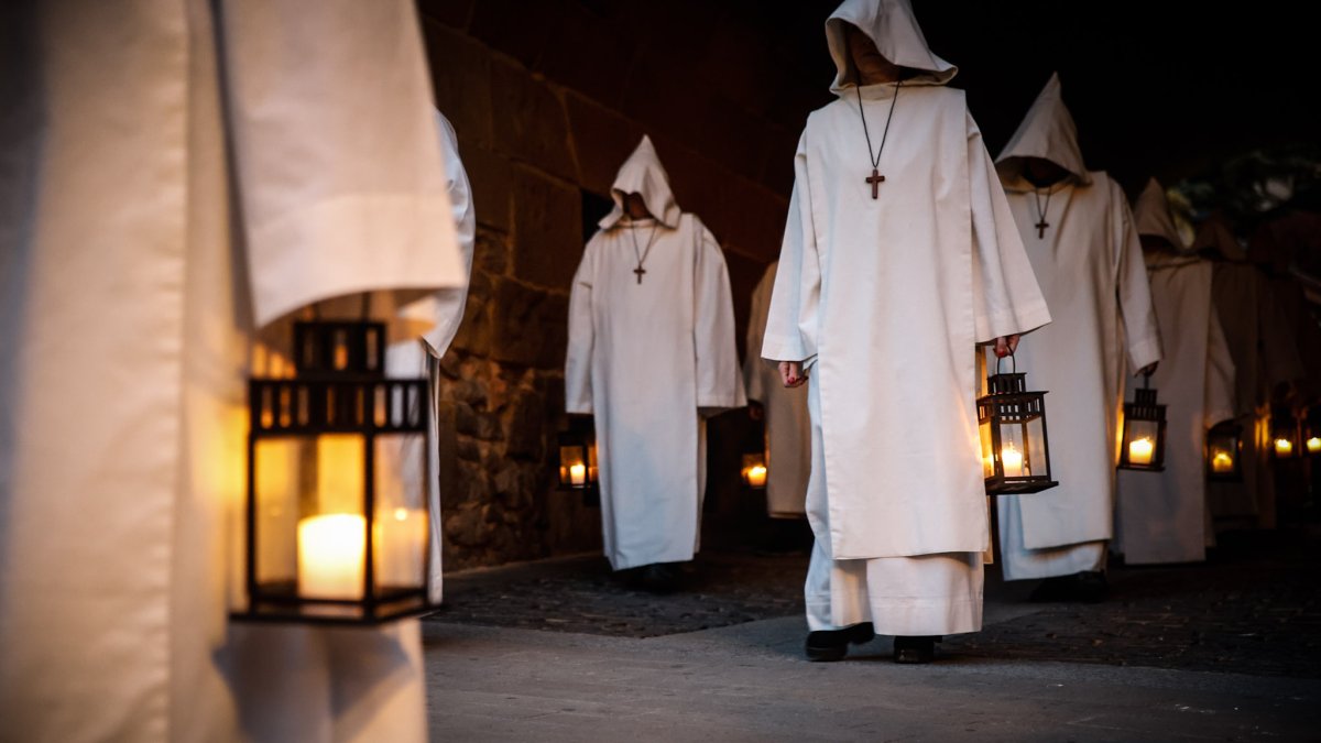 Momentos de la procesión por el Casco Viejo de Soria en su séptimo año.