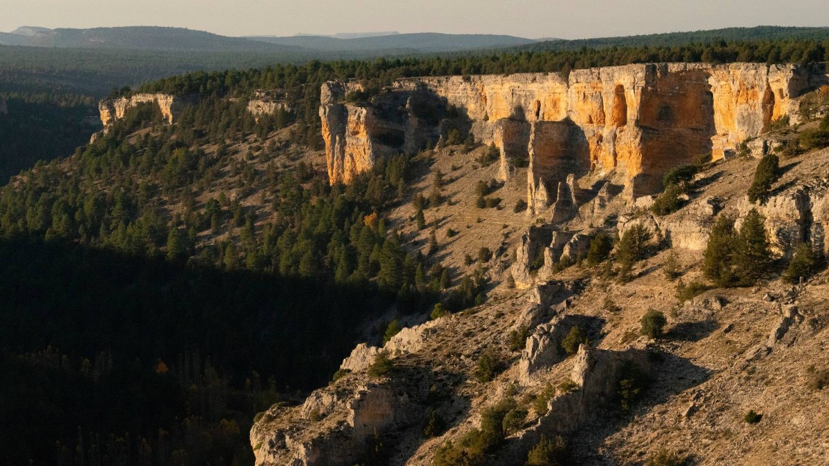 Las formaciones rocosas del Cañón del Río Lobos permiten contemplar el paisaje desde perspectivas únicas