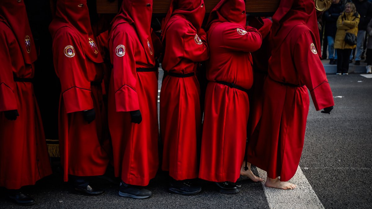 Cofrades de Las Caídas durante esta Semana Santa.
