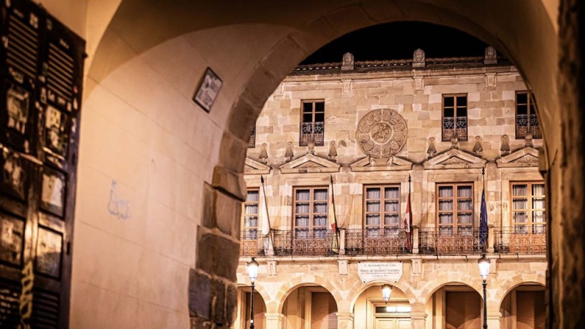 Vista del Ayuntamiento desde el Arco del Cuerno.