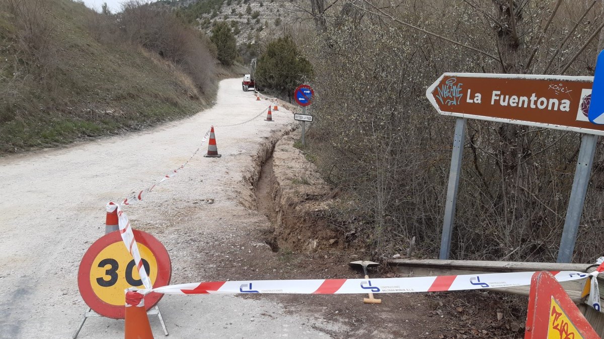 Obras en el camino de La Fuentona.