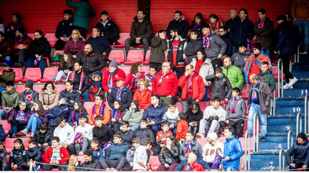 Aficionados del Numancia durante el partido ante el Real Ávila
