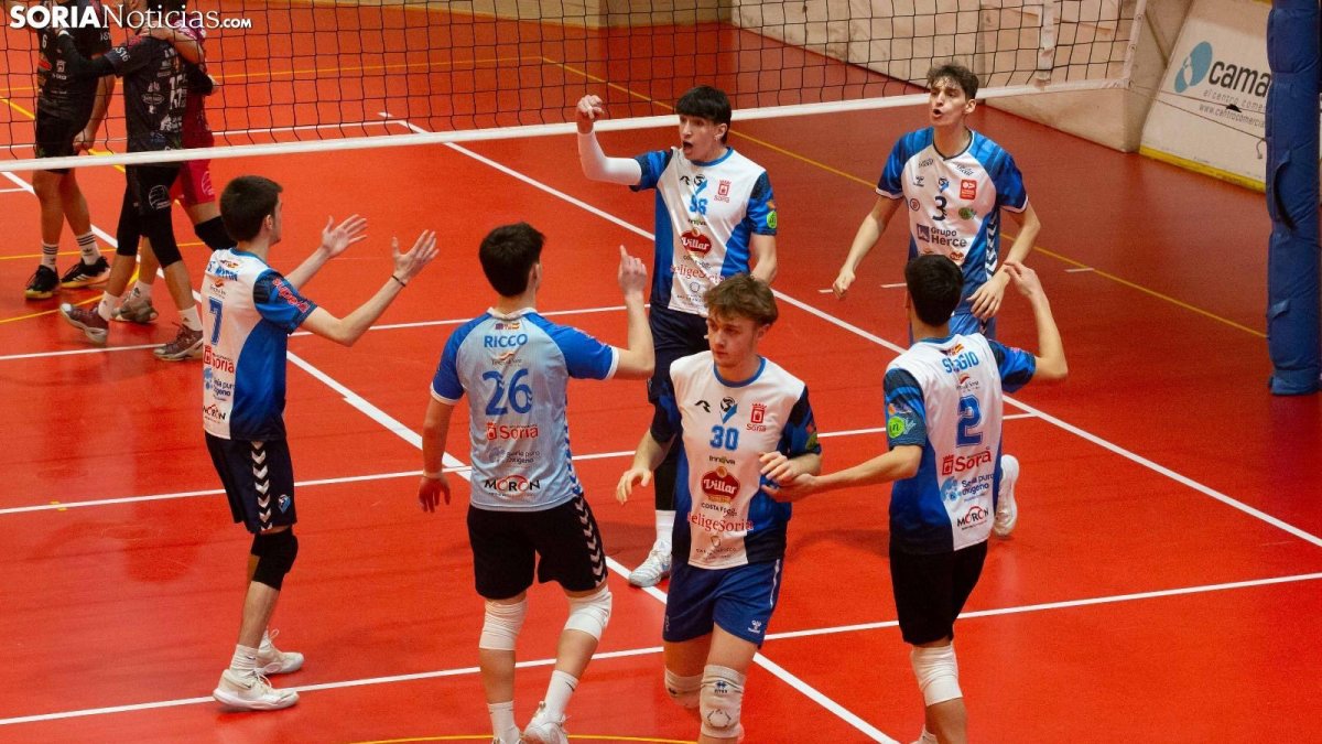 Los júniors del C.V. Río Duero durante un partido.