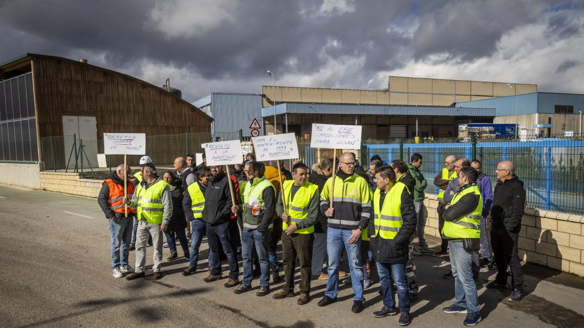 Protesta de archivo de los trabajadores de Losán por la situación que atraviesan.