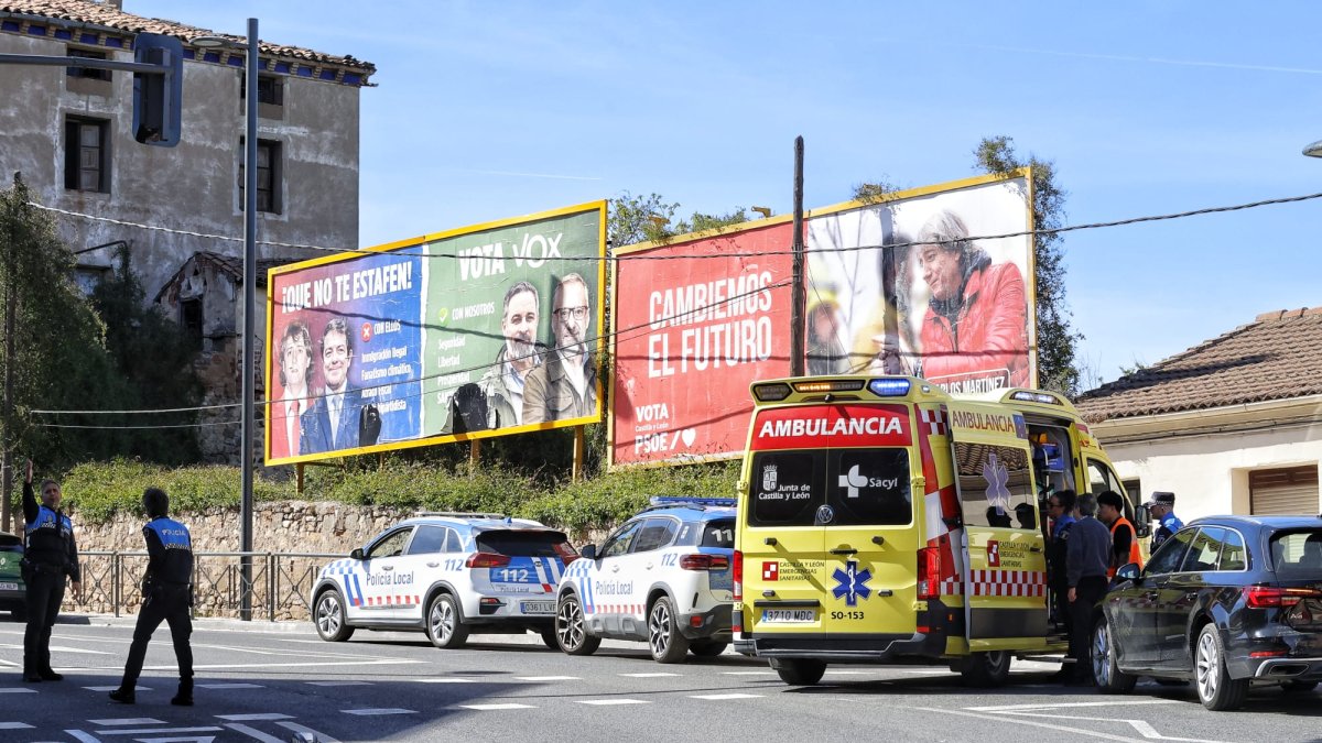 Los servicios de emergencia en el lugar del accidente.