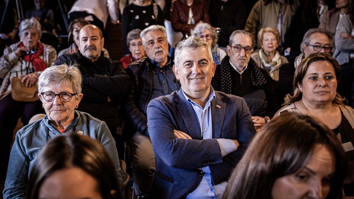El senador Javier Antón entre el público el pasado lunes en el Pleno de renuncia de Carlos Martínez.