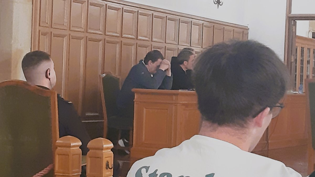 El acusado con las manos en la cara durante el juicio este viernes.