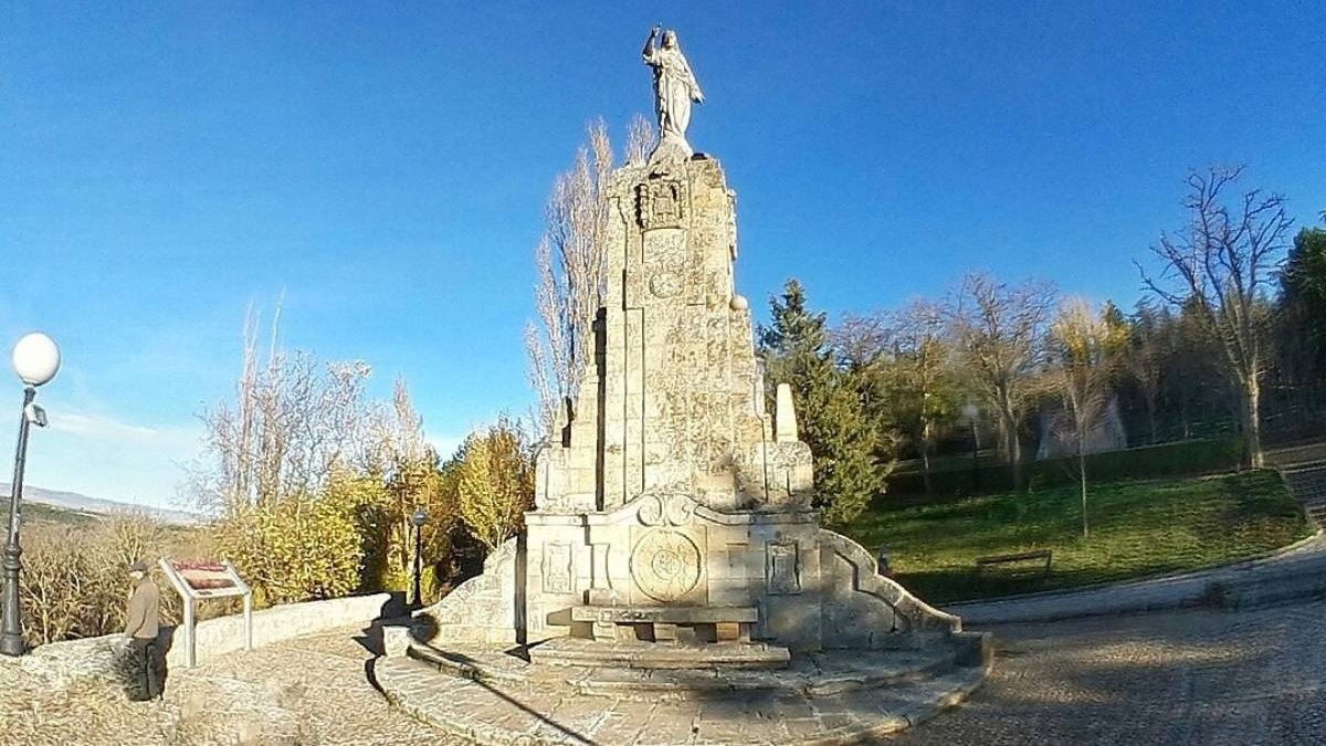 El Sagrado Corazón de Soria, una antigua fuente monumental hoy sin agua, se alza como mirador privilegiado sobre la ciudad