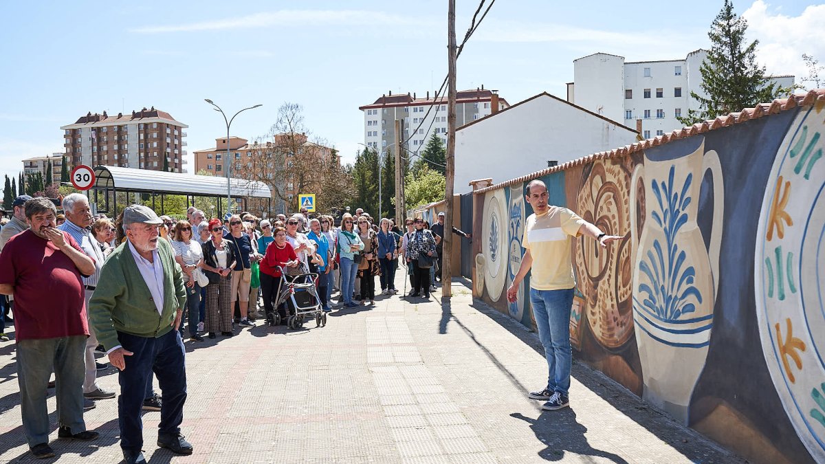 El mural ha sido donado a la Asociación Cerámica de Almazán.