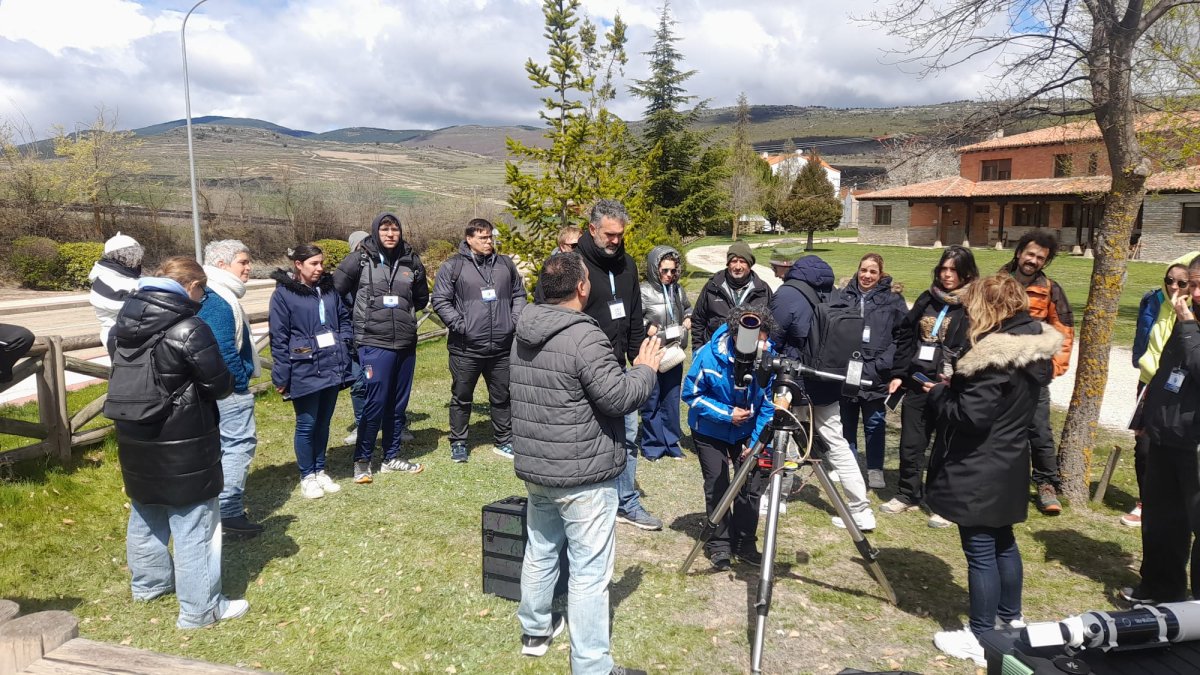 Participantes en el curso en una sesión práctica.