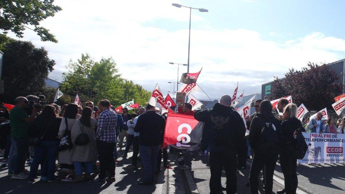 Concentración y huelga de 24 horas de la plantilla de Teleperformance en Ponferrada.