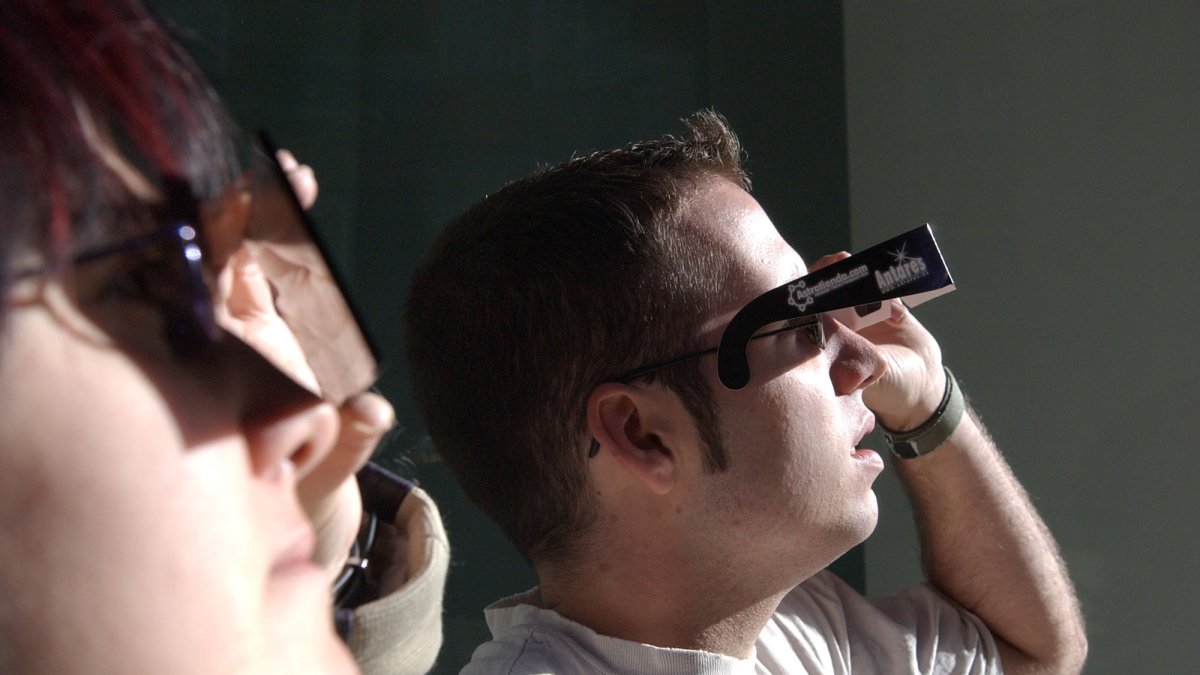 La guía de la Diputación recoge recomendaciones básicas para observar y disfrutar del eclipse de agosto.