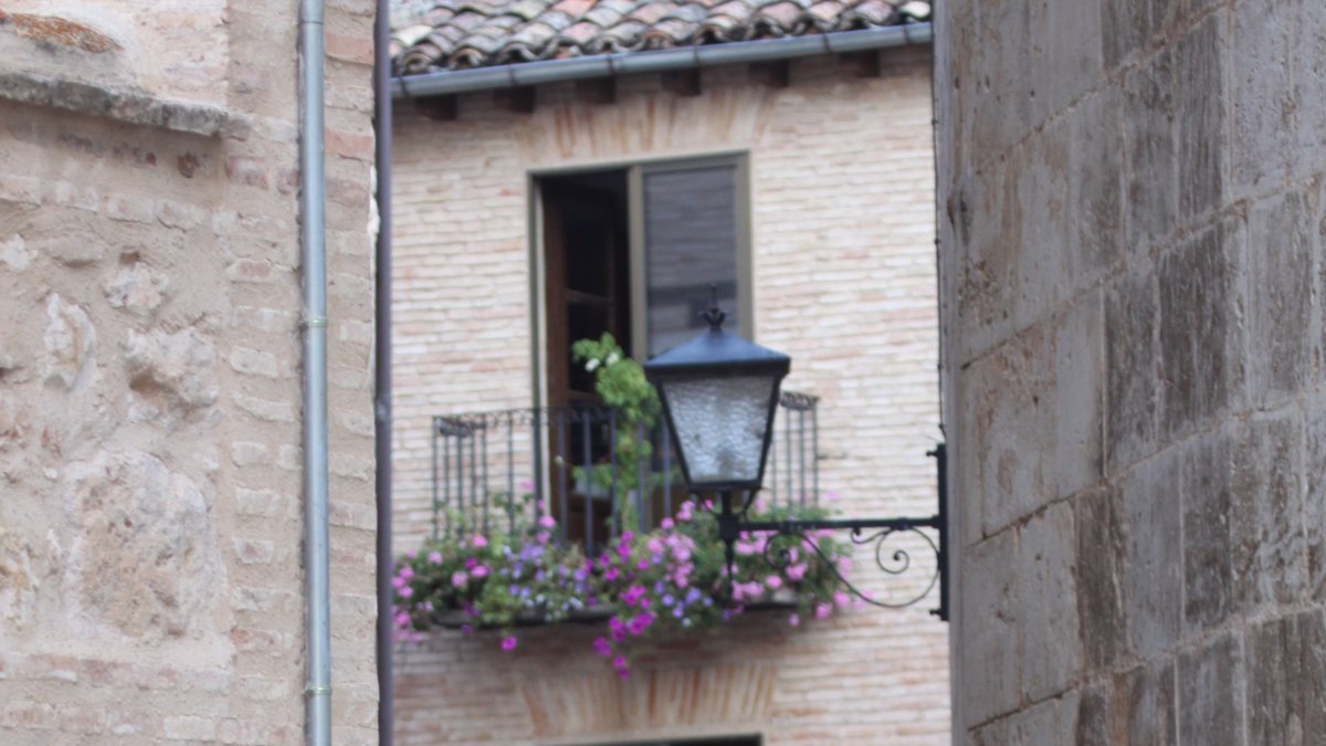 Entrada a la Calle Mayor de El Burgo, desde la Calle de San Pedro de Osma.