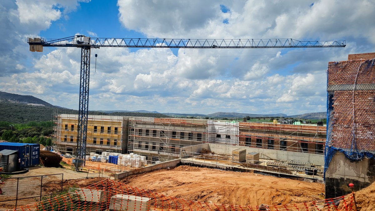 Obras del centro de atención a personas refugiadas en Los Royales.