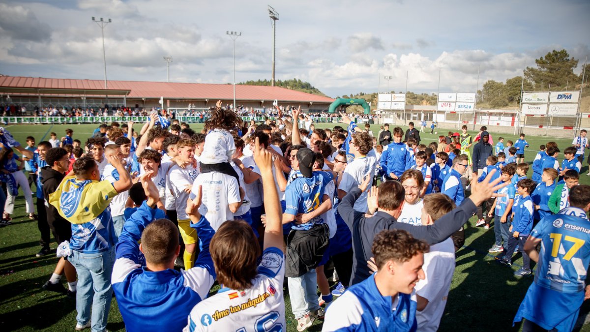 Celebración por todo lo alto del ascenso histórico del Calasanz.