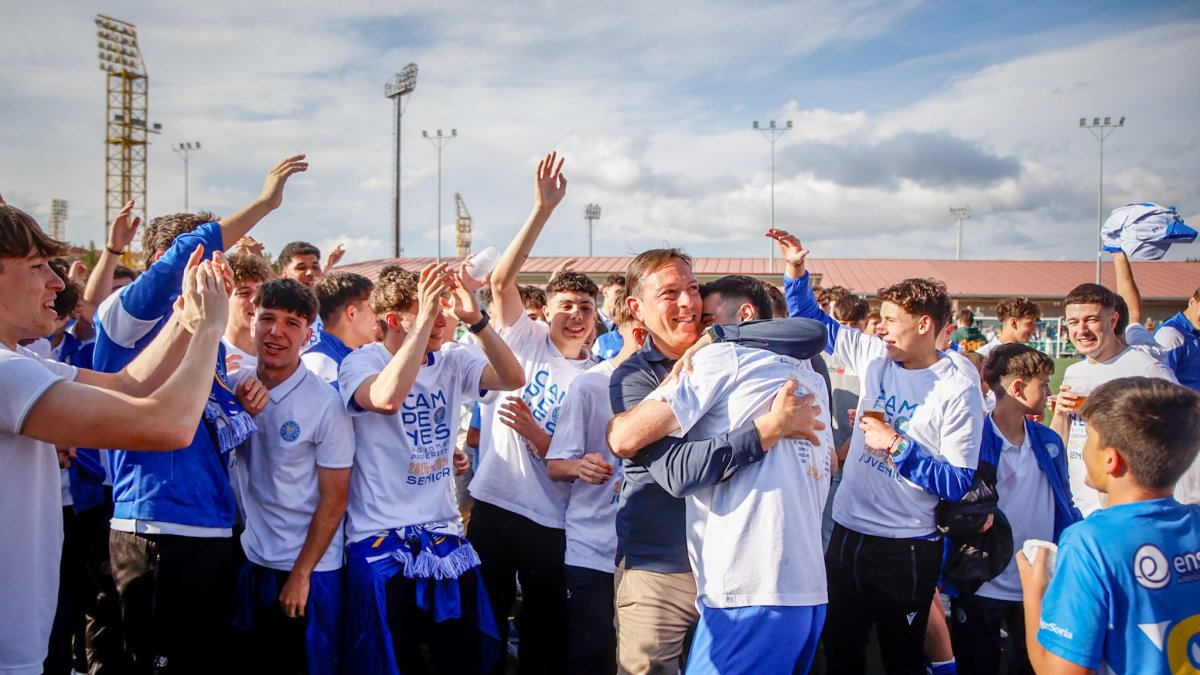 El club celebra su primer ascenso a Tercera Federación.