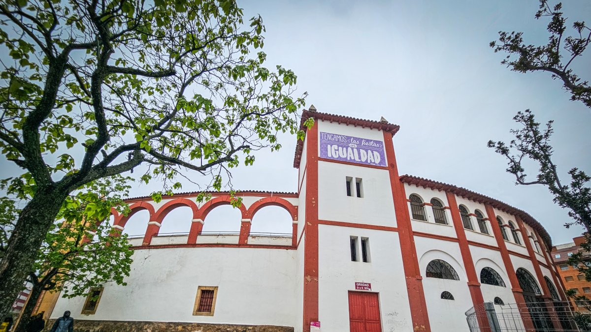 Plaza de toros de la capital.
