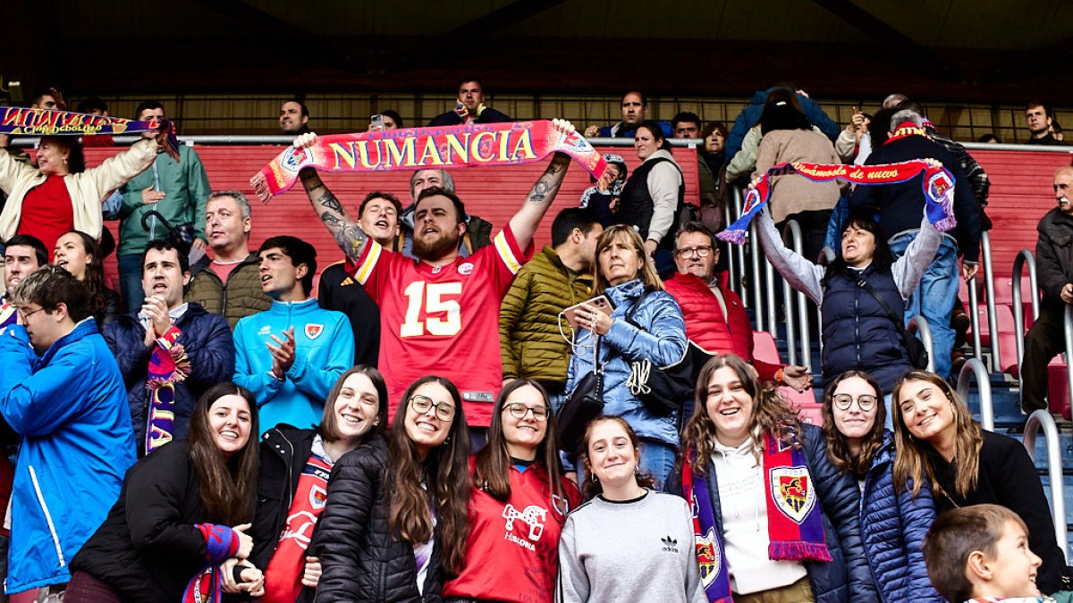 Aficionados del Numancia durante el partido del pasado domingo ante el Marino.