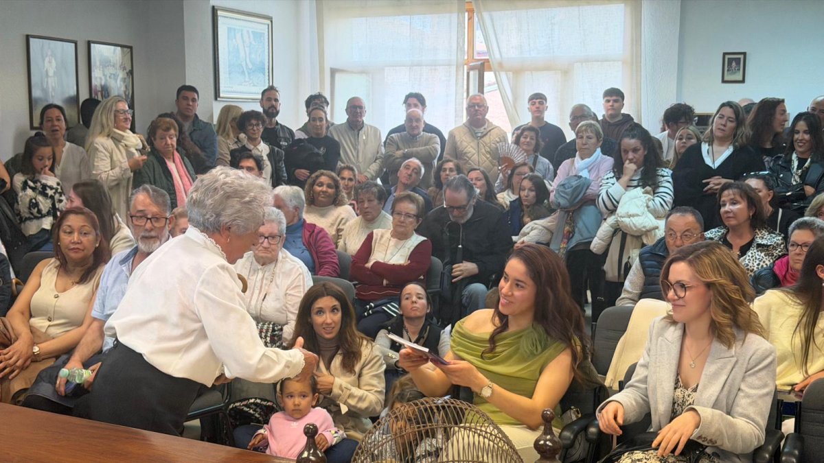 Saray del Rincón y Lara Gutiérrez, las dos móndidas presentes en el pleno.