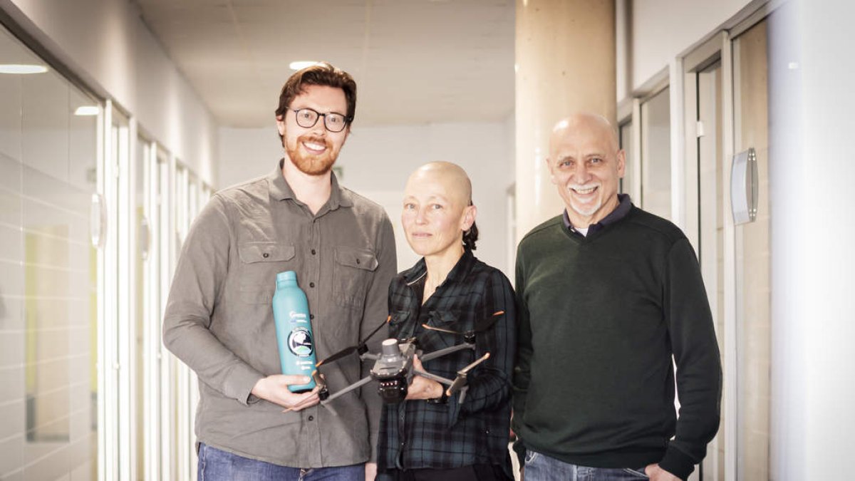 Job Rosier, Cristina Gómez y Pablo Alejandro, investigadores del proyecto de la procesionaria. MARIO TEJEDOR