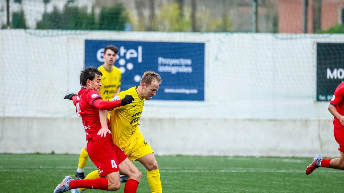 Dani Nieto en un encuentro de esta temporada con los colores del Poblense.