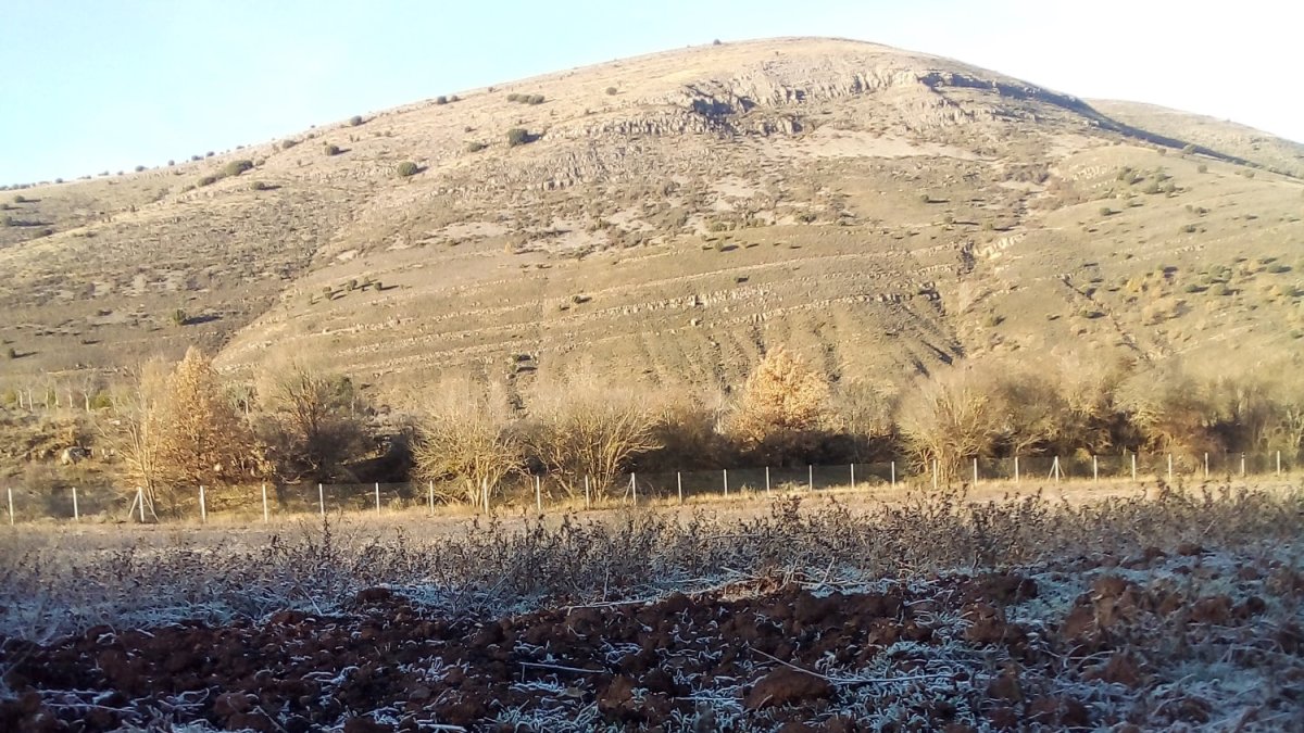 Patente escarcha en Espejo de Tera en la mañana de este miércoles tras la helada de madrugada.