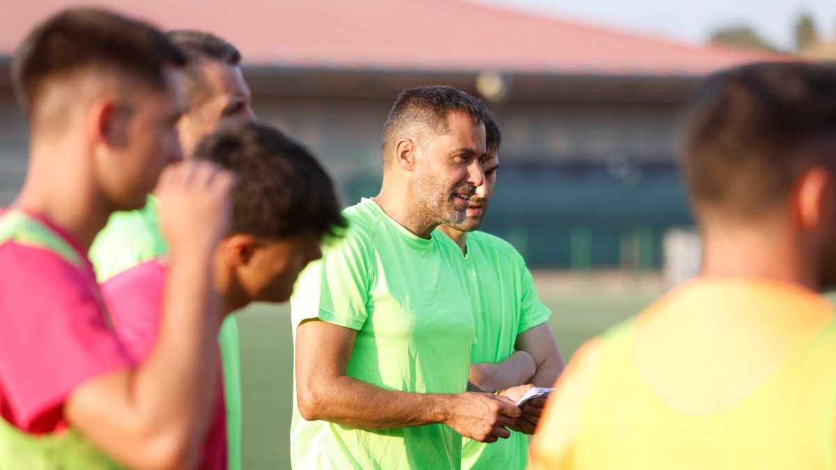 El Calasanz confía en la continuidad de Fran Valero como entrenador para el debut en Tercera Federación.