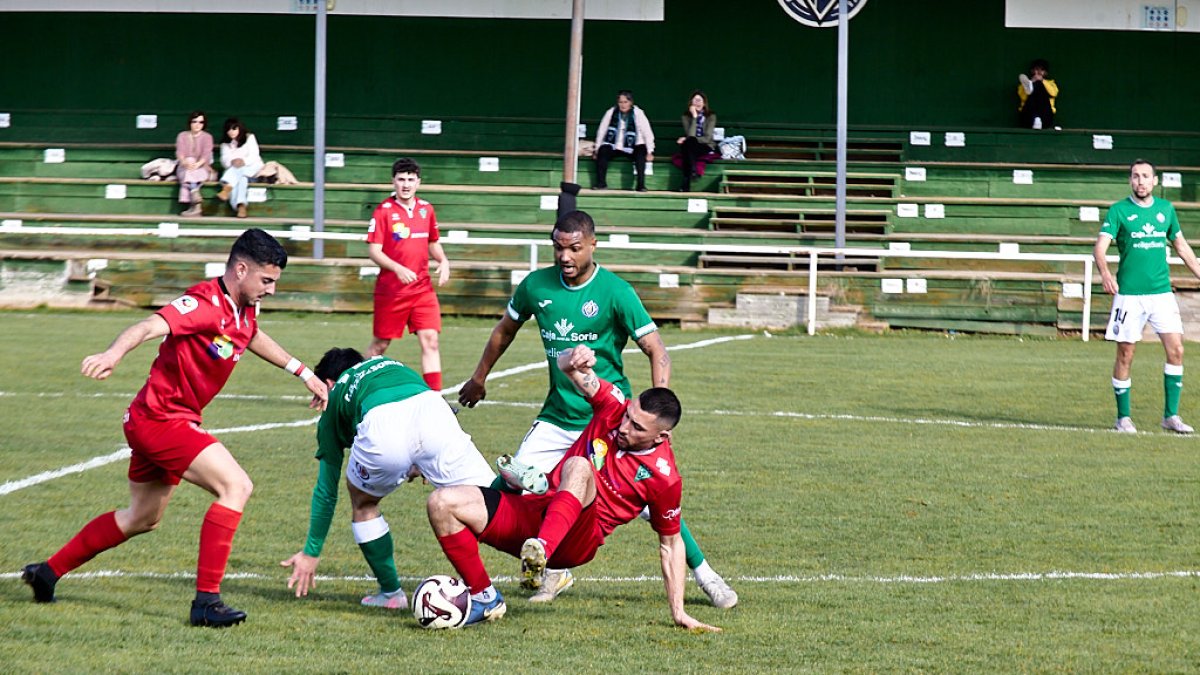 Edipo ha sido sancionado con cuatro partidos por la roja que veía en Coca.