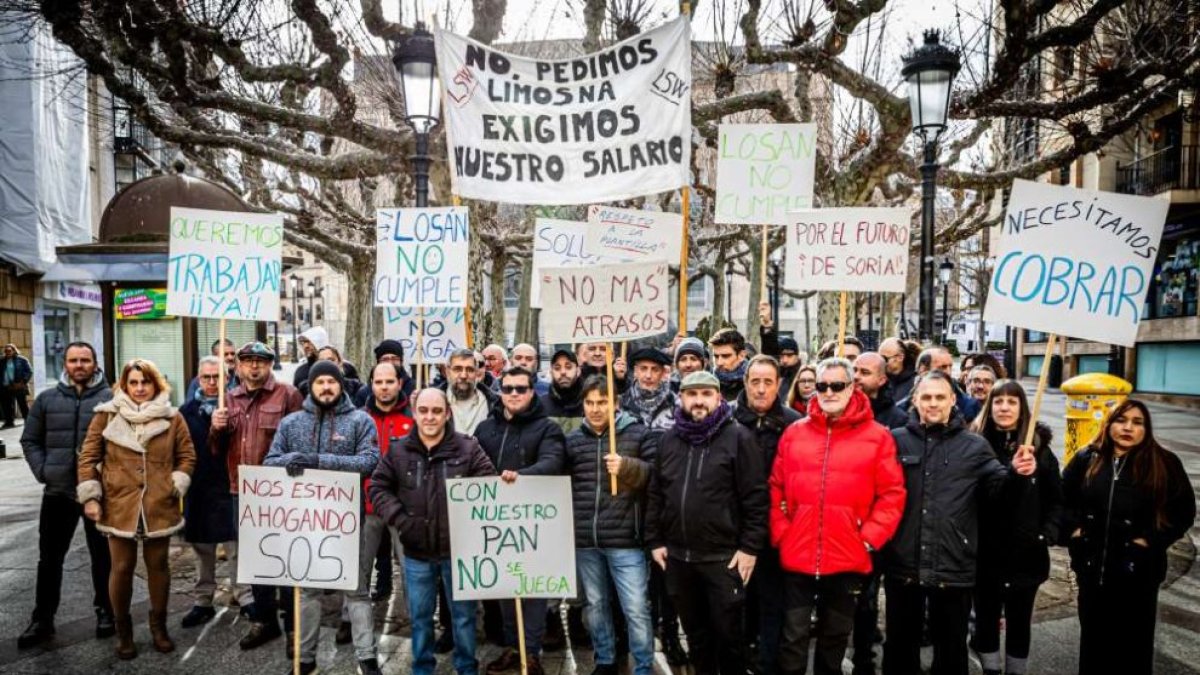 Protesta de archivo de los trabajadores de Losán por la situación que atraviesan.