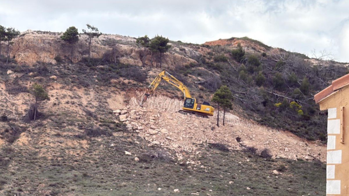 Labores de eliminación de la Peña Magdalena en San Esteban de Gormaz.