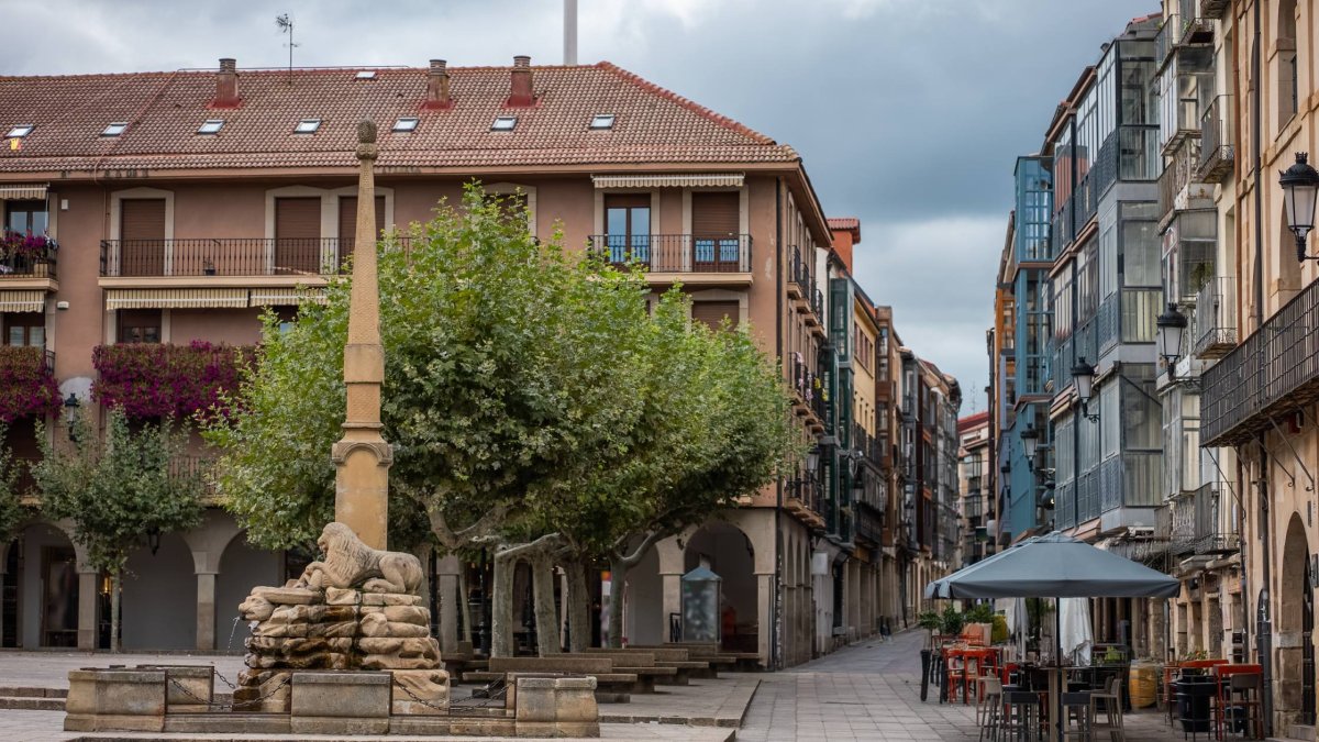 La Plaza Mayor de Soria forma parte del recorrido urbano que Condé Nast Traveler recomienda en su escapada de 48 horas por la provincia.