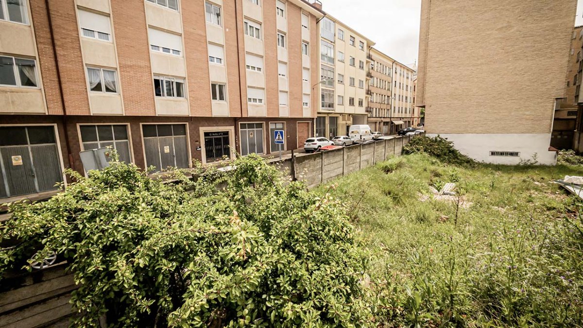 El aparcamiento disuasorio de la calle Ávila plantea una treintena de plazas.