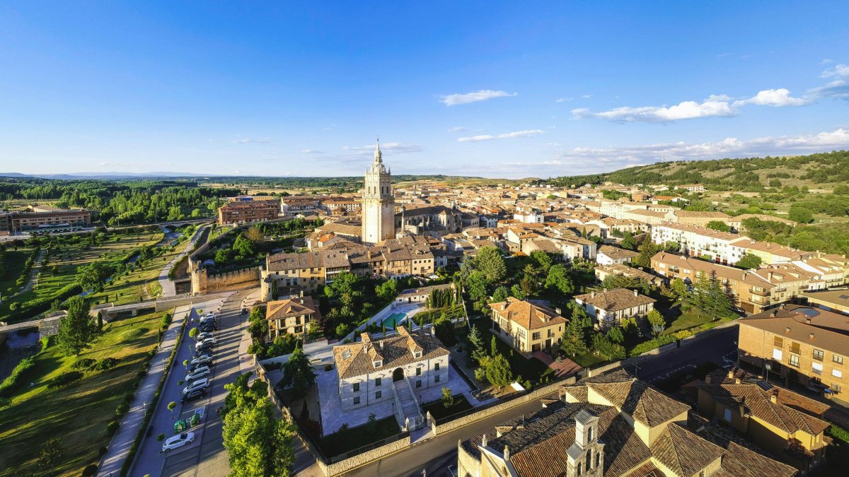 El Burgo de Osma combina patrimonio medieval y gastronomía tradicional en uno de los destinos más visitados de la provincia de Soria.