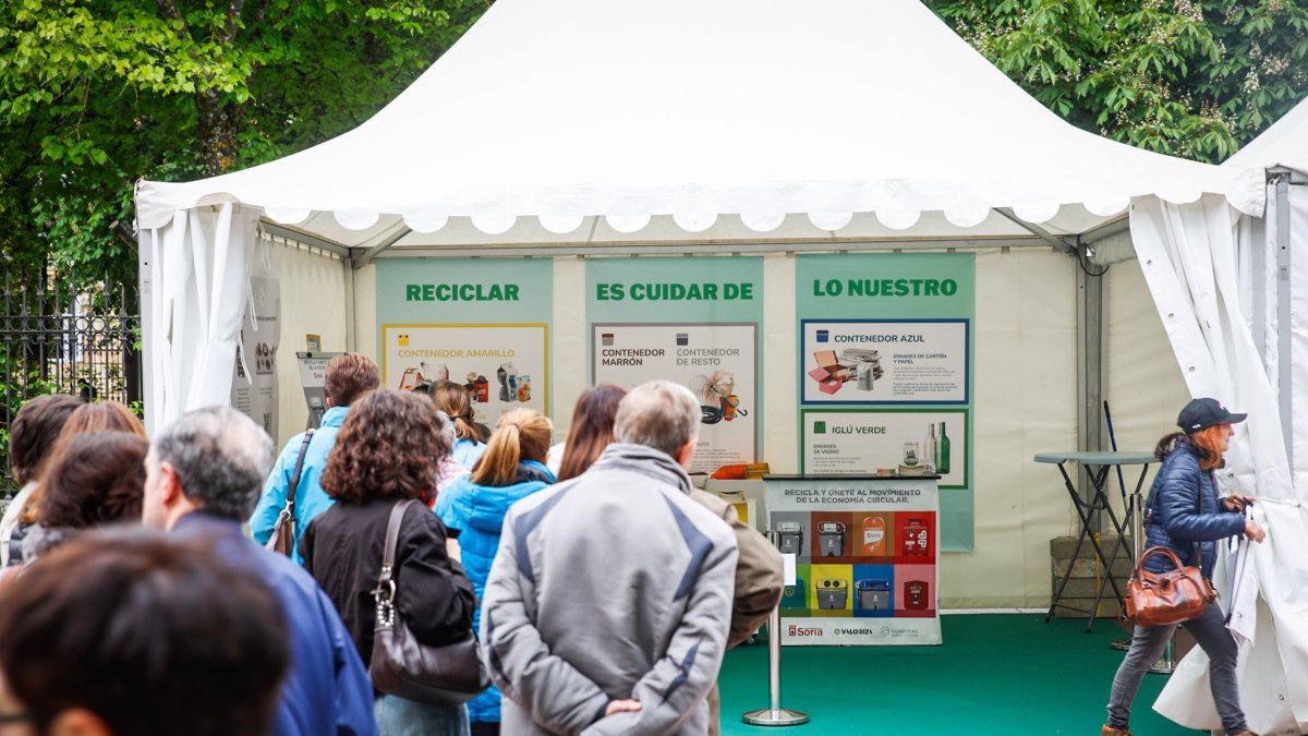 Carpa de reciclaje en el paseo del Espolón.