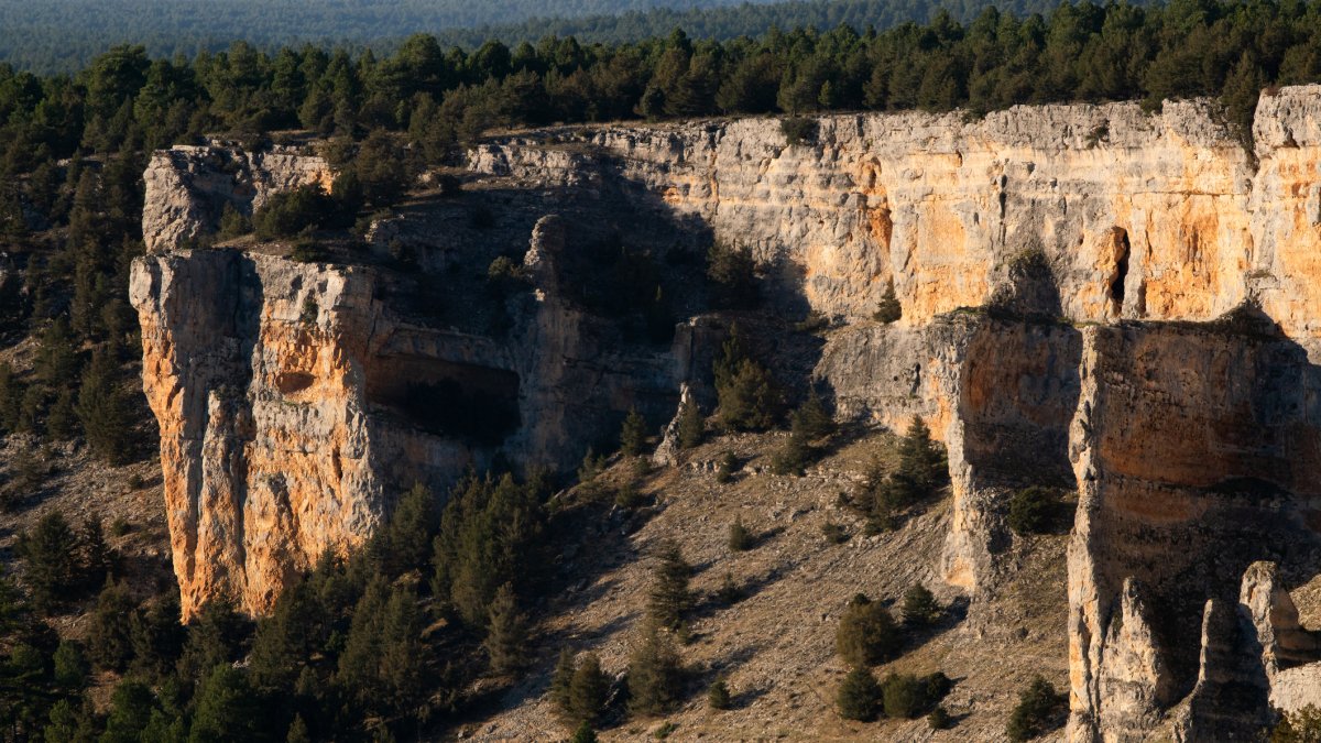 Uno de los itinerarios comunican el Cañón del Río Lobos con Espejón.