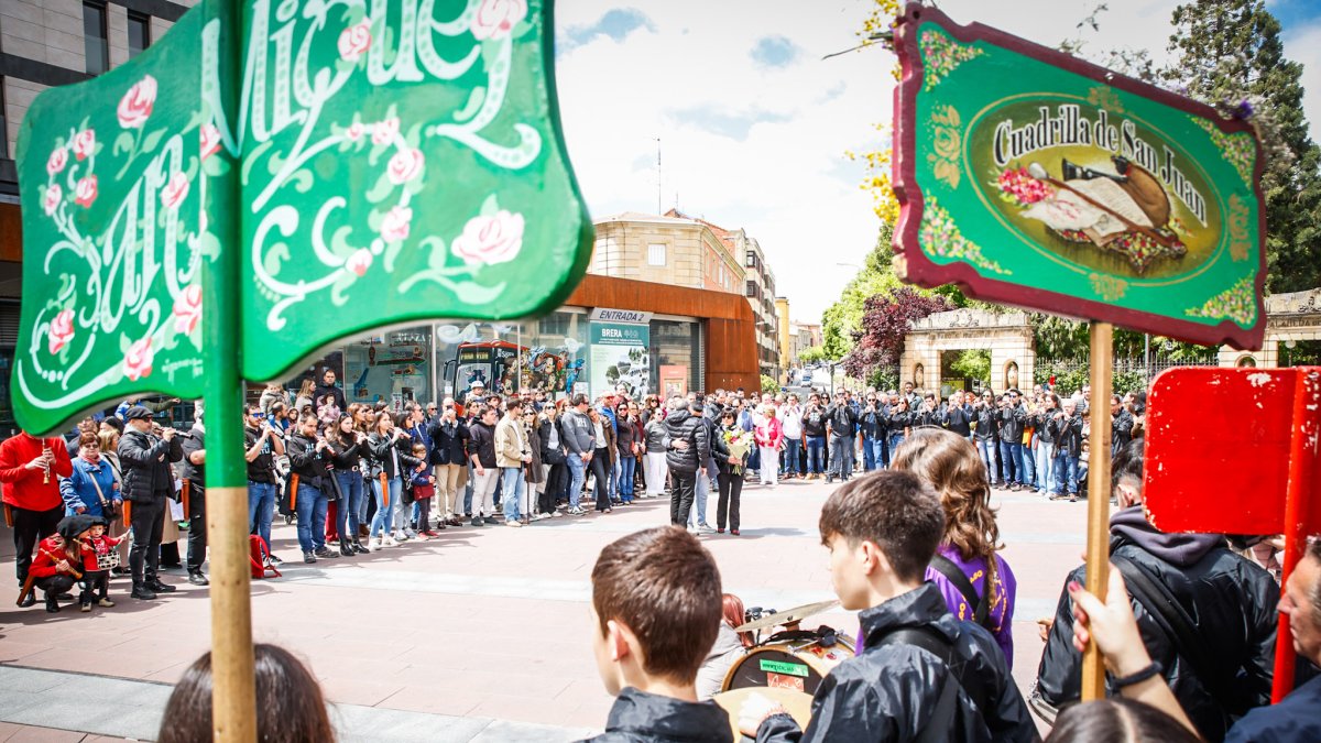 Momento del multitudinario y emotivo homenaje durante el Día del Gaitero en la capital.
