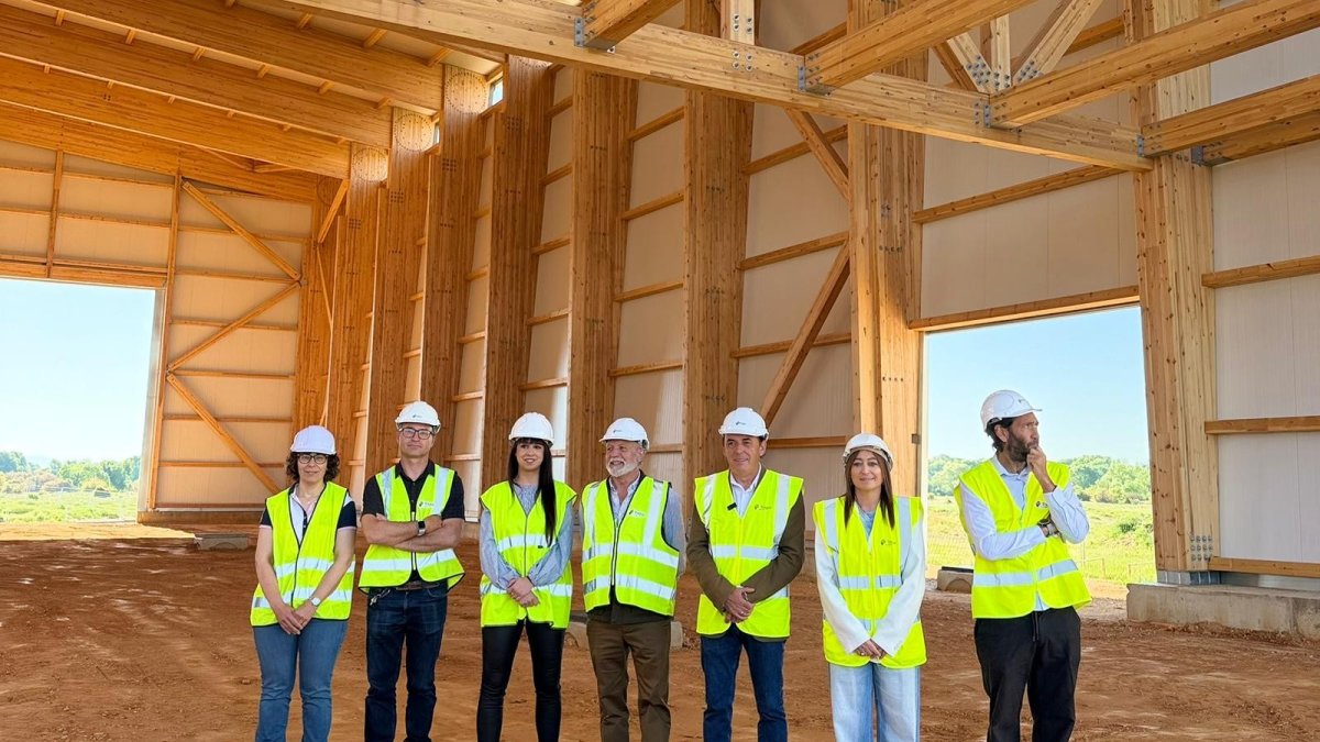 Responsables de la Diputación y del Cesefor en el nuevo edificio en el PEMA.