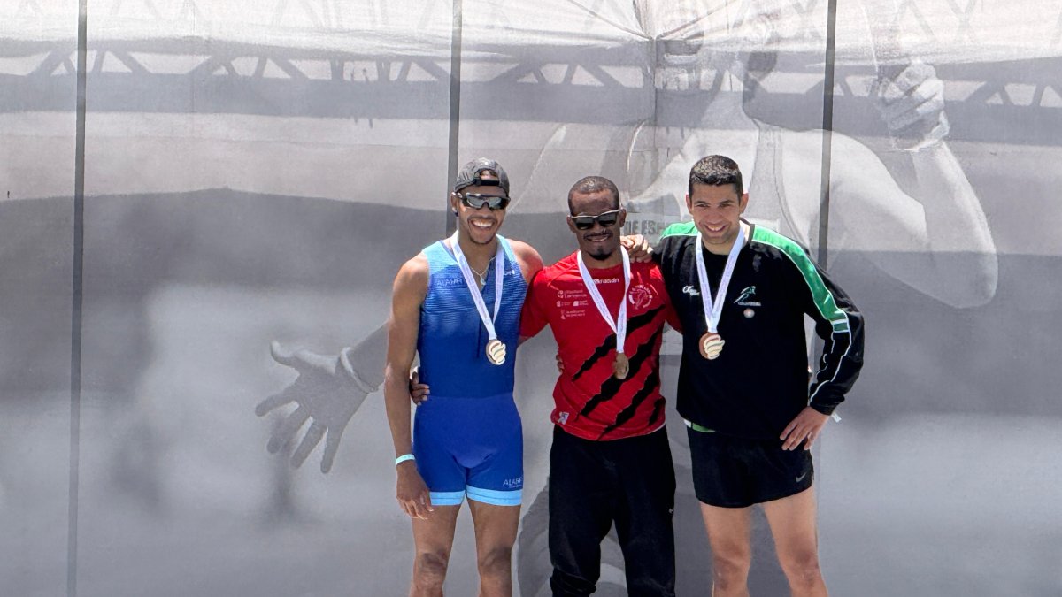 David Pineda en el pódium del Nacional FEDDI que se celebra en Maspalomas.