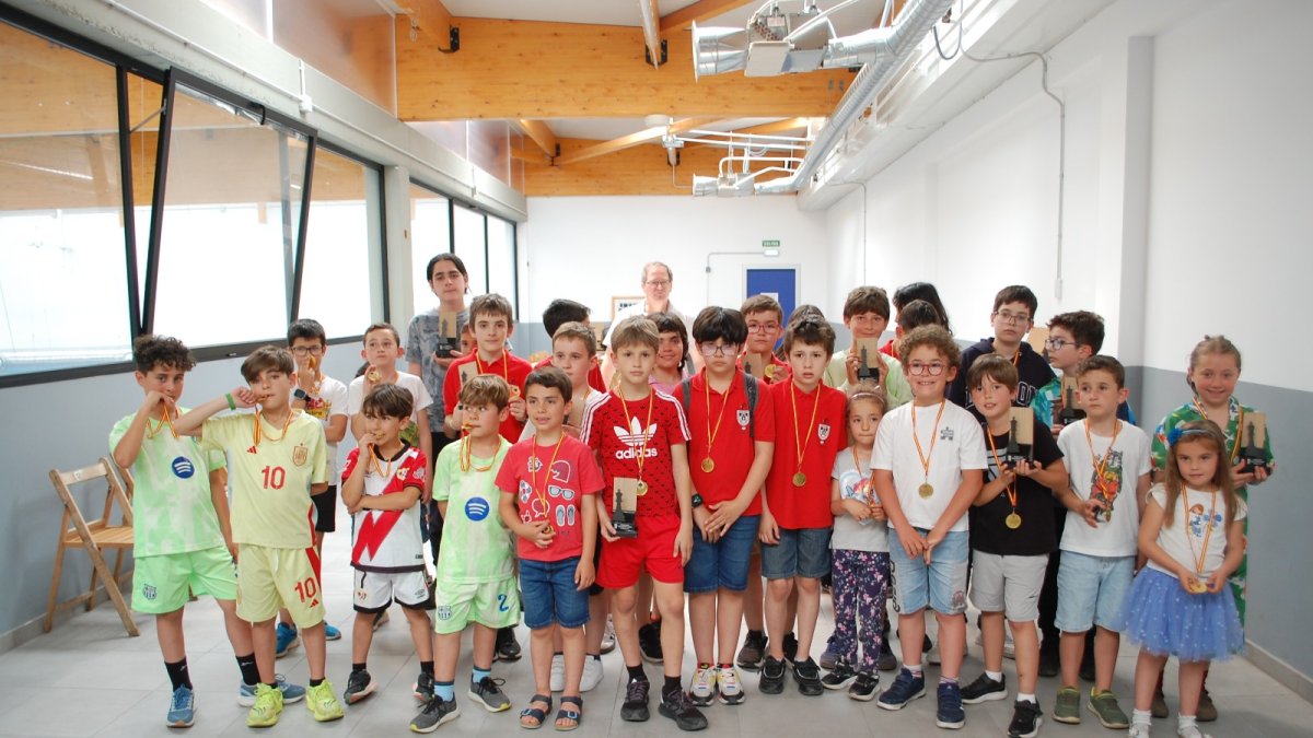 Participantes en el Torneo de la Escuela Municipal de Ajedrez celebrado en La Juventud.