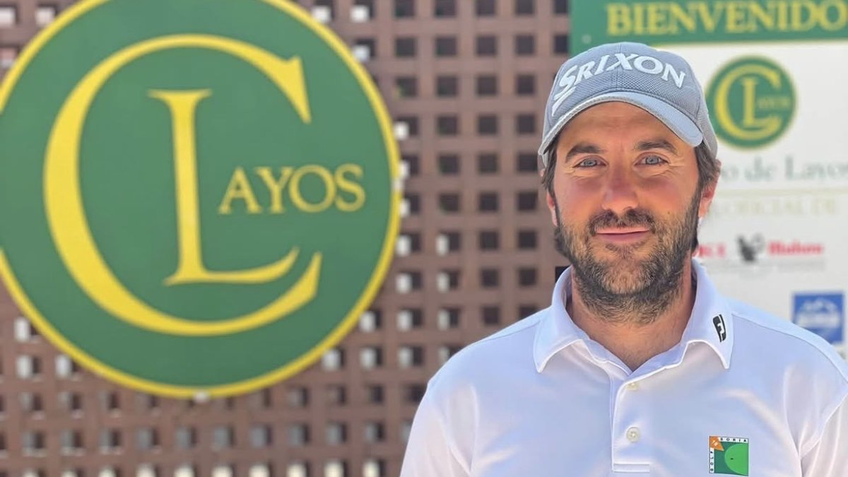 Daniel Berná con el título de ganador del torneo celebrado en Layos.