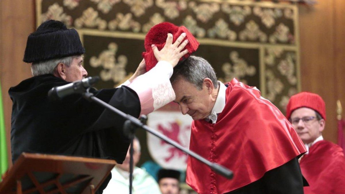 Investidura de Zapatero como Doctor Honoris Causa por la Universidad de León.