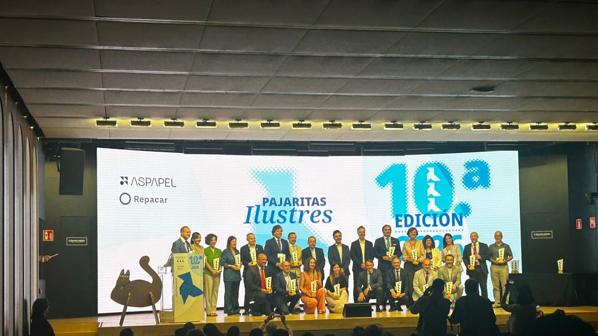 Entrega de las 'Pajaritas Ilustres' para reconocer las localidades con mejor gestión del reciclaje de papel.