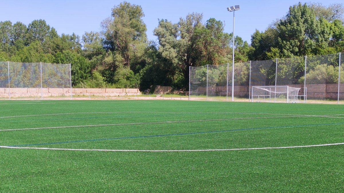 La nueva cancha para el Golmayo Camaretas es un moderno terreno de juego para los casi 20 equipos de la entidad