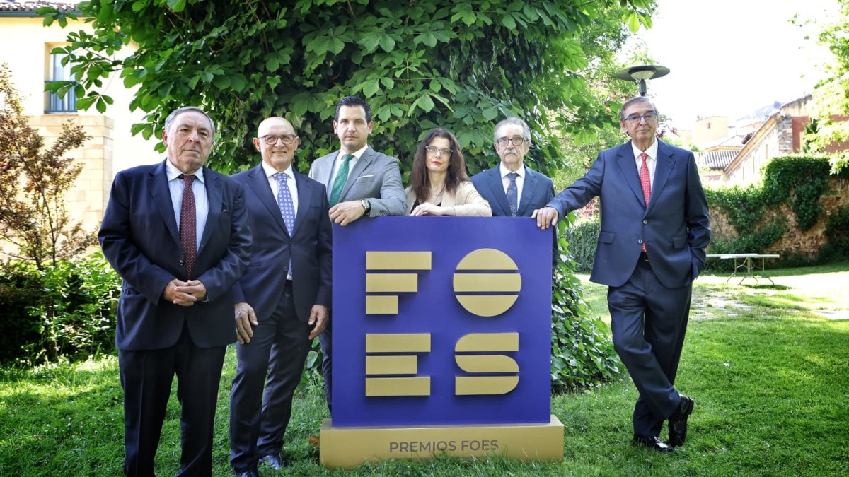 Foto de familia de los premiados de este año.