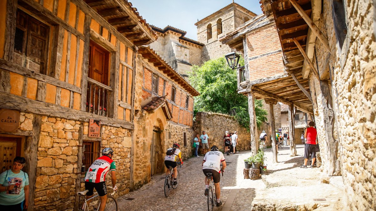 Esfuerzo al sol y sabor tradicional a su paso por el corazón medieval de Soria.
