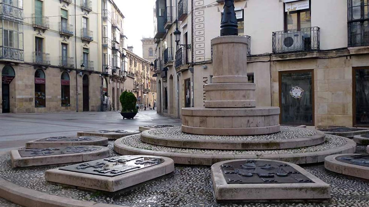 La farola de los Doce Linajes de Soria