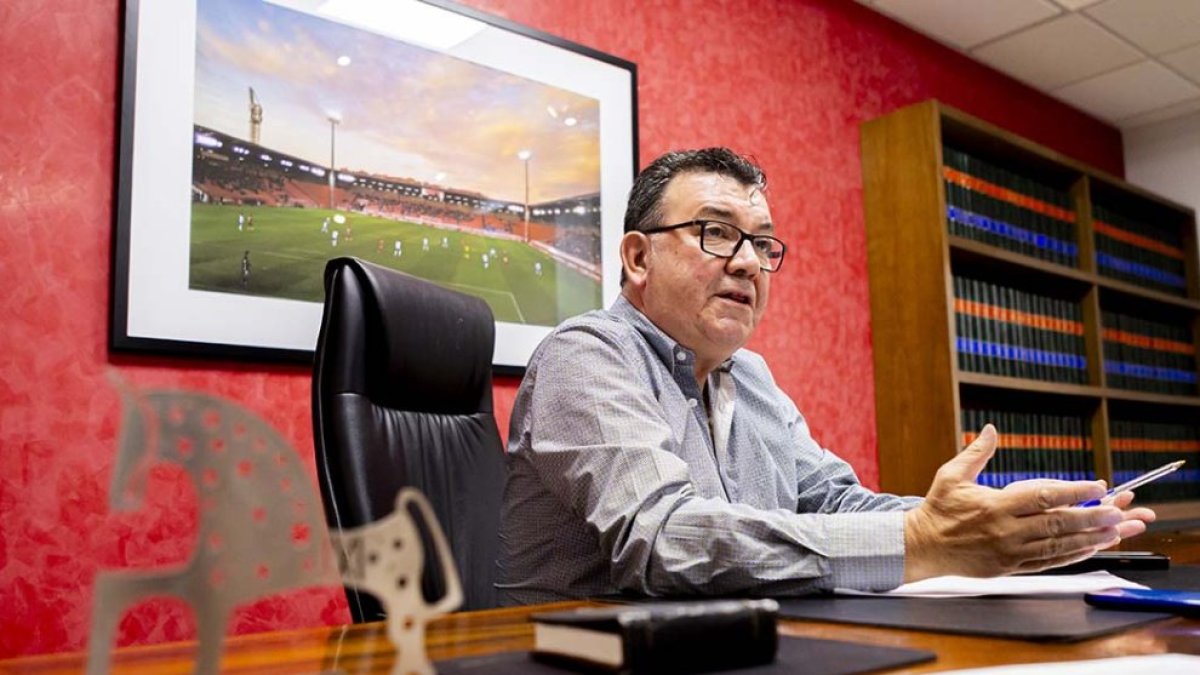 Patricio de Pedro en su despacho.
